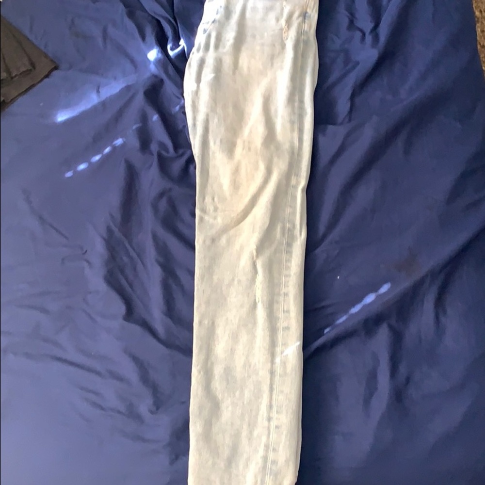 Light Blue Jeans - Picture 3 of 4